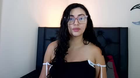 Snapshot of evoletmk chatting on February 19, 2026, 6:15 pm Evolet online show from February 19, 2026, 6:15 pm