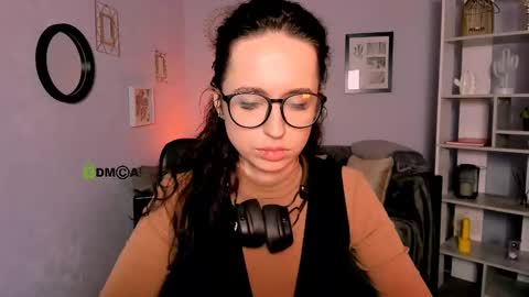 Evi online show from March 12, 2025, 11:53 am