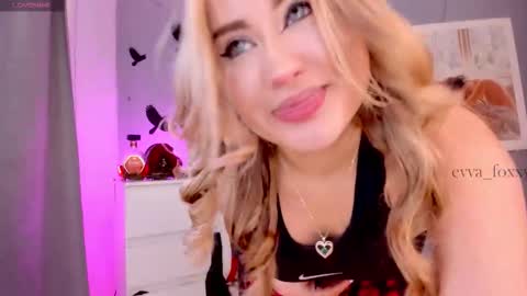 evva_foxxy online show from November 4, 2025, 3:00 pm