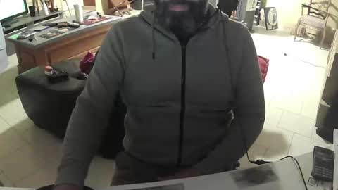 Gio online show from October 15, 2025, 8:09 pm