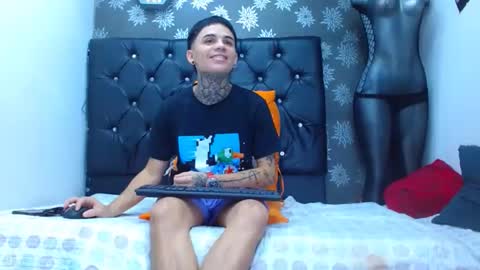 Snapshot of exotichot_couple chatting on January 3, 2025, 3:38 am exotichot_couple online show from January 3, 2025, 3:38 am