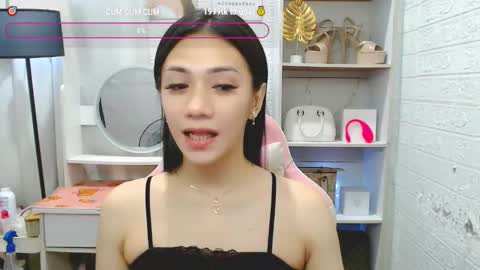 exotictssavie online show from October 27, 2025, 3:43 am