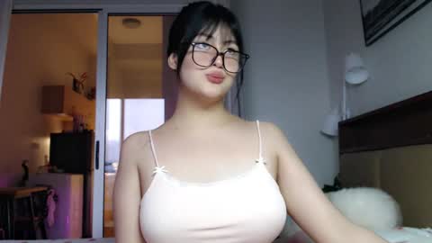 Candy  online show from March 26, 2026, 9:37 am