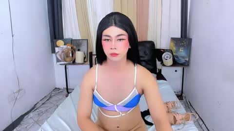 Snapshot of expensive_elise chatting on June 29, 2026, 10:37 am expensive_elise online show from June 29, 2026, 10:37 am