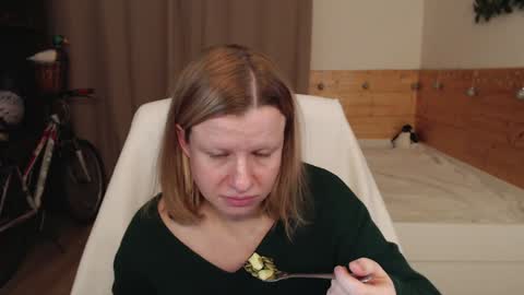 Snapshot of exponentex5 chatting on December 6, 2024, 9:13 pm Crystal online show from December 6, 2024, 9:13 pm