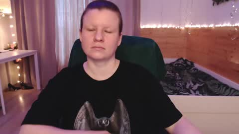 Crystal online show from April 28, 2026, 5:07 pm