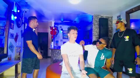 extrangers online show from December 15, 2024, 12:06 pm