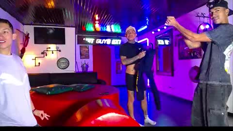 extrangers online show from February 22, 2026, 12:15 pm