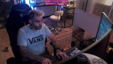 Eytab online show from October 13, 2025, 8:09 pm