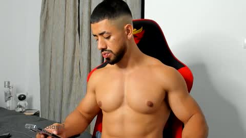 Ezzio Scolaro online show from October 24, 2025, 1:03 am