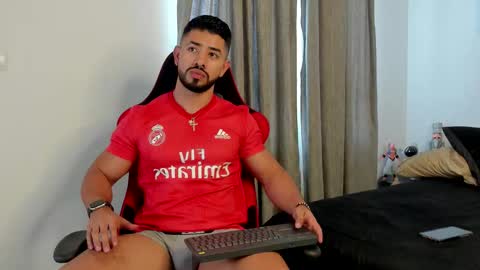 Ezzio Scolaro online show from March 11, 2026, 9:32 pm