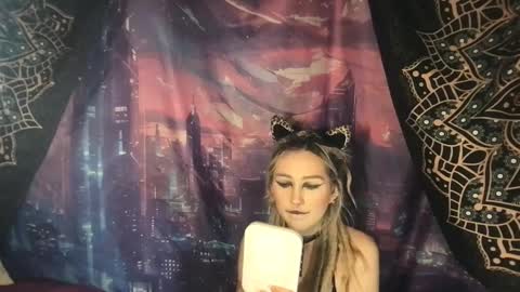 Fae online show from December 7, 2024, 4:36 pm