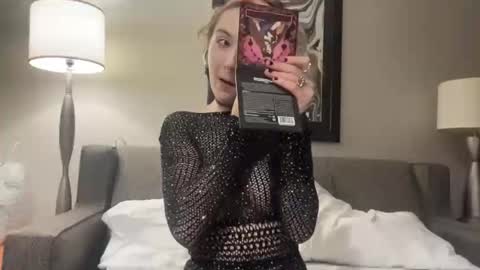 Fae online show from October 12, 2025, 10:47 am