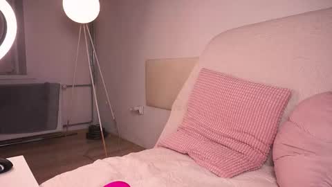 Kamila online show from September 28, 2025, 7:30 pm