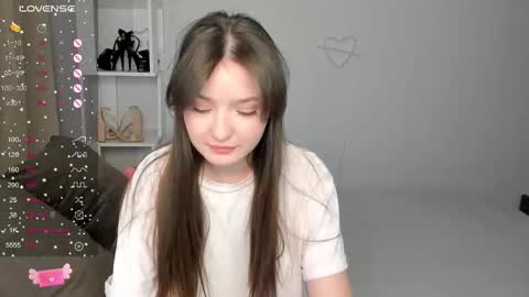 Snapshot of fairy_m00n chatting on October 8, 2025, 1:25 am Kate online show from October 8, 2025, 1:25 am