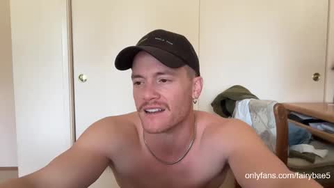 Snapshot of fairybae5 chatting on October 30, 2025, 7:36 pm Travis online show from October 30, 2025, 7:36 pm