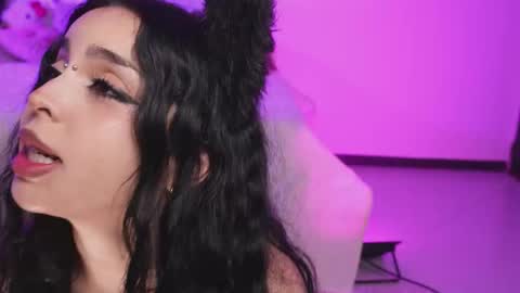 Sara  REMEMBER TO LEAVE A THUMB UP online show from January 6, 2026, 5:44 am