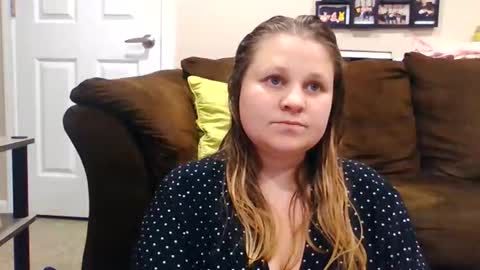 fall_flowers96 online show from March 18, 2026, 3:09 am