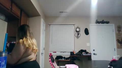 fall_flowers96 online show from March 19, 2026, 4:49 am