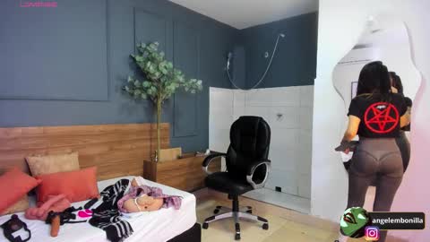 Megan    630  1330 -5 online show from November 20, 2025, 11:54 am