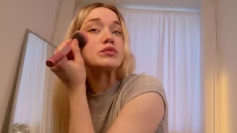 fancyamelia online show from September 28, 2025, 2:33 pm