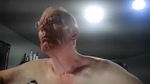 fantasyresort online show from April 18, 2026, 3:21 am