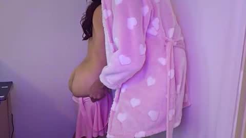 Snapshot of fantazy_island chatting on December 1, 2025, 1:38 pm mike anglo online show from December 1, 2025, 1:38 pm