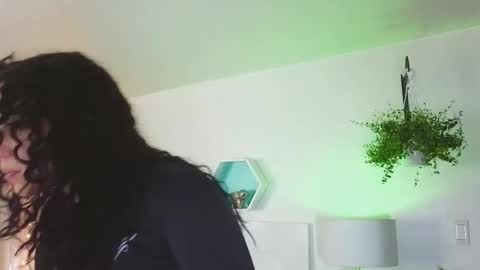 Farah online show from November 13, 2025, 12:04 pm