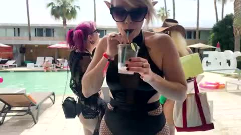  Lily  Waifu  online show from April 22, 2026, 7:37 pm