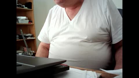 Snapshot of fatbellyitalian chatting on October 14, 2025, 8:31 pm fatbellyitalian online show from October 14, 2025, 8:31 pm