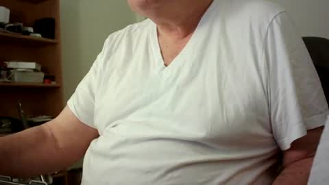 Snapshot of fatbellyitalian chatting on October 17, 2025, 12:41 pm fatbellyitalian online show from October 17, 2025, 12:41 pm