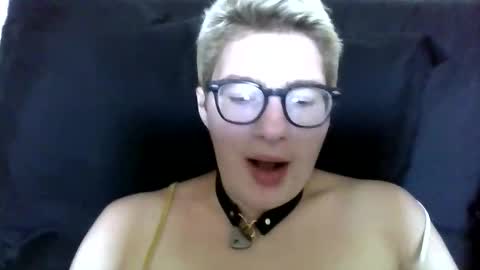 midnightmochi22 online show from June 4, 2026, 5:19 pm