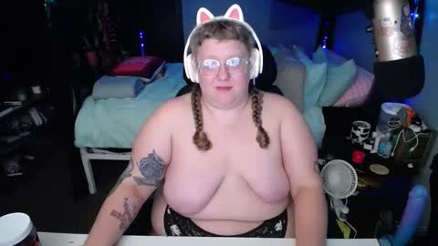 Snapshot of fatveronica chatting on February 16, 2025, 11:38 am FatVeronica online show from February 16, 2025, 11:38 am