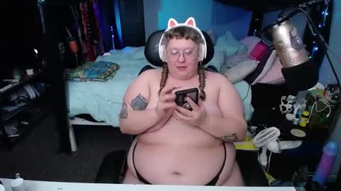 Snapshot of fatveronica chatting on February 19, 2025, 5:06 pm FatVeronica online show from February 19, 2025, 5:06 pm