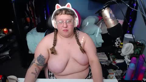 Snapshot of fatveronica chatting on March 2, 2025, 9:22 pm FatVeronica online show from March 2, 2025, 9:22 pm