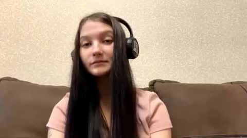Snapshot of faustinabartosh chatting on October 24, 2025, 7:49 am Aurora 18yo online show from October 24, 2025, 7:49 am