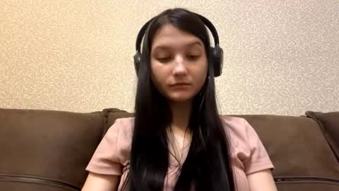 Aurora 18yo online show from February 3, 2026, 9:25 am