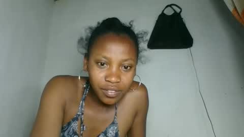 fayence09 online show from October 12, 2025, 1:15 am