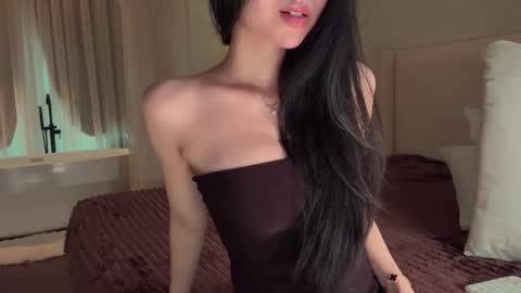 feel_me_00 online show from March 13, 2026, 3:35 am