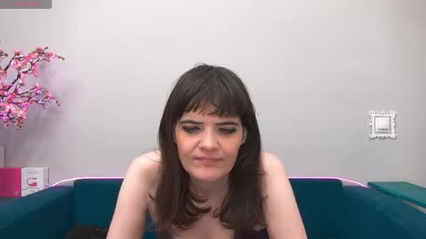 Laura online show from April 28, 2026, 3:11 am