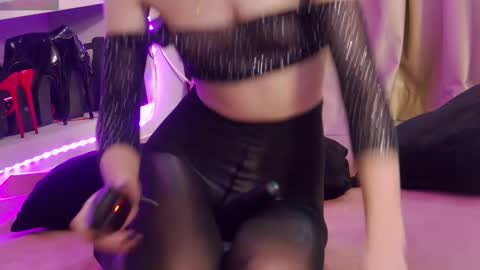 Snapshot of feetvibe chatting on October 10, 2025, 8:02 am FeetVibe online show from October 10, 2025, 8:02 am