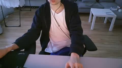 Snapshot of felixsagg chatting on December 9, 2024, 12:51 pm felixsagg online show from December 9, 2024, 12:51 pm