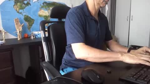 Snapshot of femdomsubby chatting on December 6, 2024, 2:46 am femdomsubby online show from December 6, 2024, 2:46 am