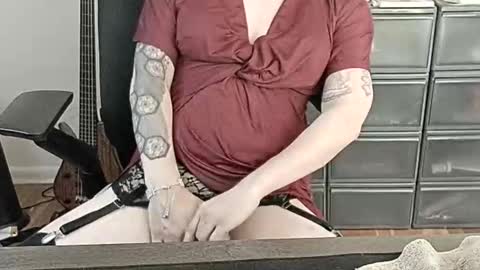 femme_mystique online show from November 11, 2025, 6:41 pm