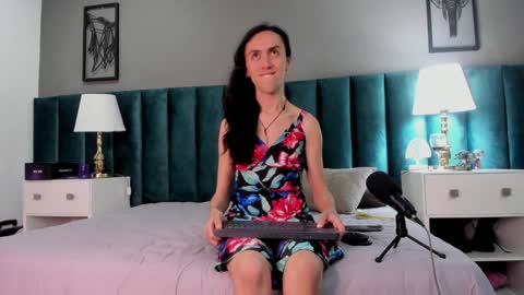 Snapshot of fenix_karoll chatting on December 14, 2024, 11:07 am Karol online show from December 14, 2024, 11:07 am