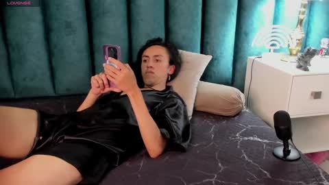 Snapshot of fenix_karoll chatting on December 27, 2024, 11:06 am Karol online show from December 27, 2024, 11:06 am