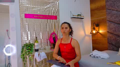 FERNANDA BROWN  online show from April 4, 2026, 7:44 pm