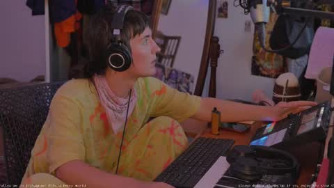 Snapshot of fernydew chatting on February 18, 2025, 8:16 am Fern next stream 430pm Monday PST online show from February 18, 2025, 8:16 am