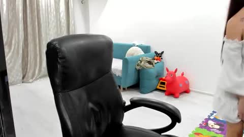 Catalea DM online show from November 19, 2025, 8:09 pm