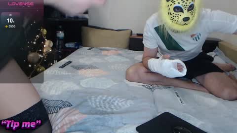 Alex33 Julia30 online show from December 19, 2024, 8:02 pm